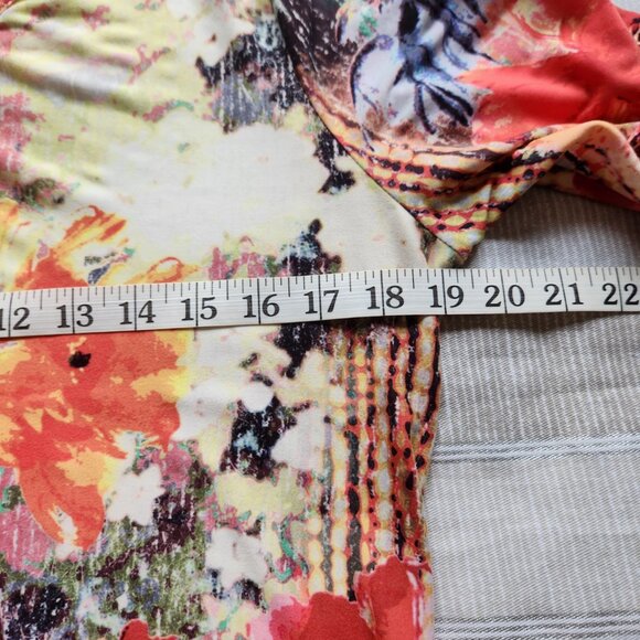 [M] Christopher & Banks Art Design Women's Top Size Medium Adjustable Sleeves - Picture 10 of 10